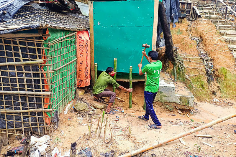 Rohingya volunteers repair WASH facilities in Kutupalong Refugee Camp, Bangladesh.