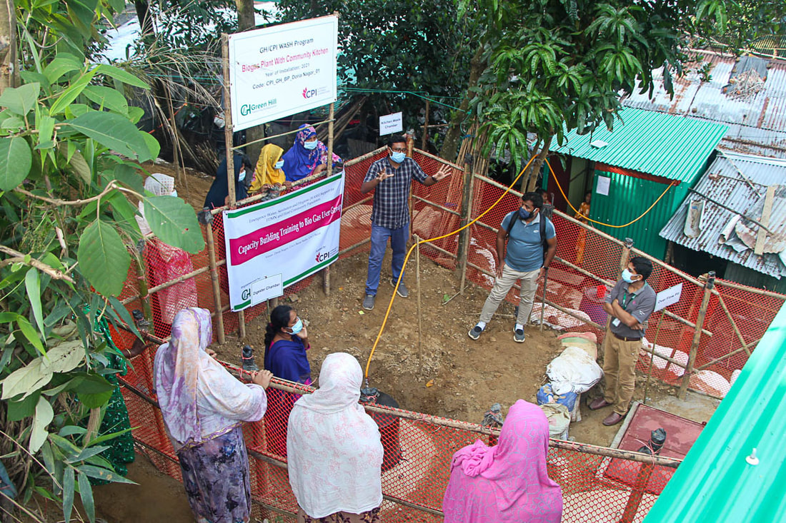 Doria Nagar community members receive training on the operation of the new biogas plant. (Md. Dipu/CPI)