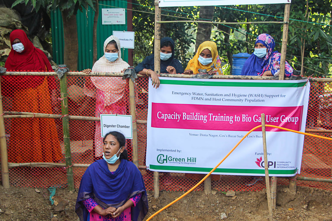 Doria Nagar community members receive training on the operation of the new biogas plant.